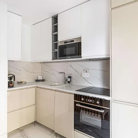 Appartamento Le Fleuri Avec Terrasse, A Cote Du Martinez, Ideal Pour Un Sejour Cannes