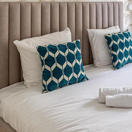 Le Fleuri Avec Terrasse, A Cote Du Martinez, Ideal Pour Un Sejour Cannes