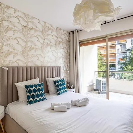 Apartman Le Fleuri Avec Terrasse, A Cote Du Martinez, Ideal Pour Un Sejour Cannes