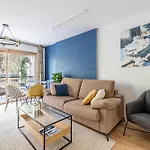 Le Fleuri Avec Terrasse, à Côté Du Martinez, Idéal Pour Un Appartement