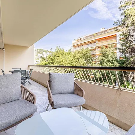 Le Fleuri Avec Terrasse, à Côté Du Martinez, Idéal Pour Un Appartement