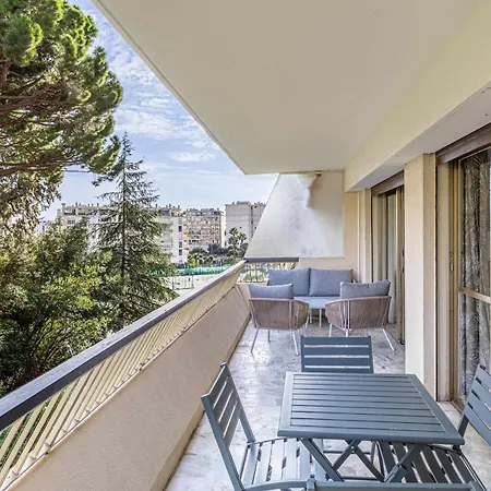 Le Fleuri Avec Terrasse, à Côté Du Martinez, Idéal Pour Un
