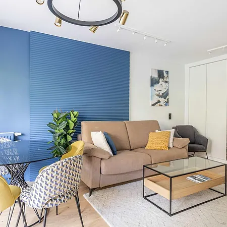 Appartement Le Fleuri Avec Terrasse, à Côté Du Martinez, Idéal Pour Un