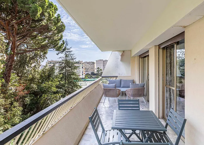 Le Fleuri Avec Terrasse, A Cote Du Martinez, Ideal Pour Un Sejour