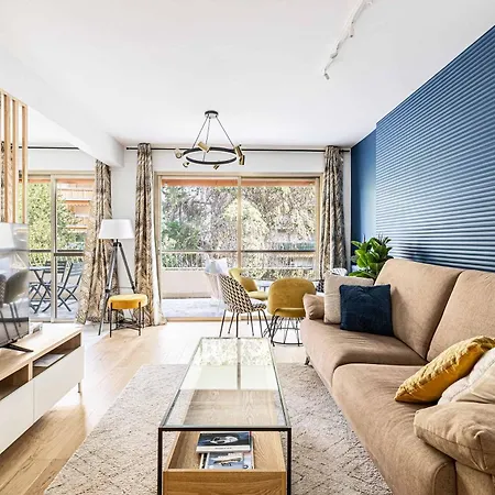 Le Fleuri Avec Terrasse, A Cote Du Martinez, Ideal Pour Un Sejour Appartement Cannes