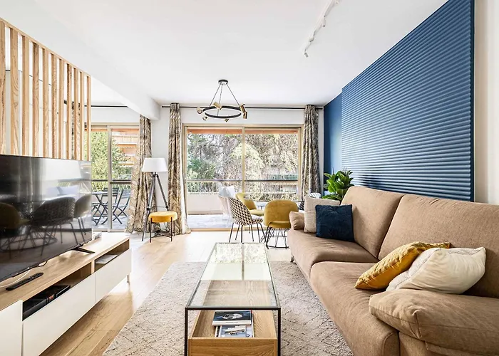 Le Fleuri Avec Terrasse, à Côté Du Martinez, Idéal Pour Un Apartamento Cannes